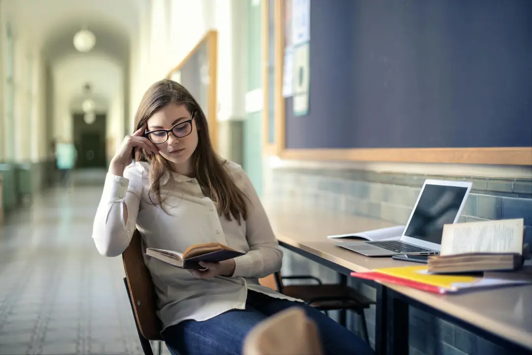 Student schreibt Notizen